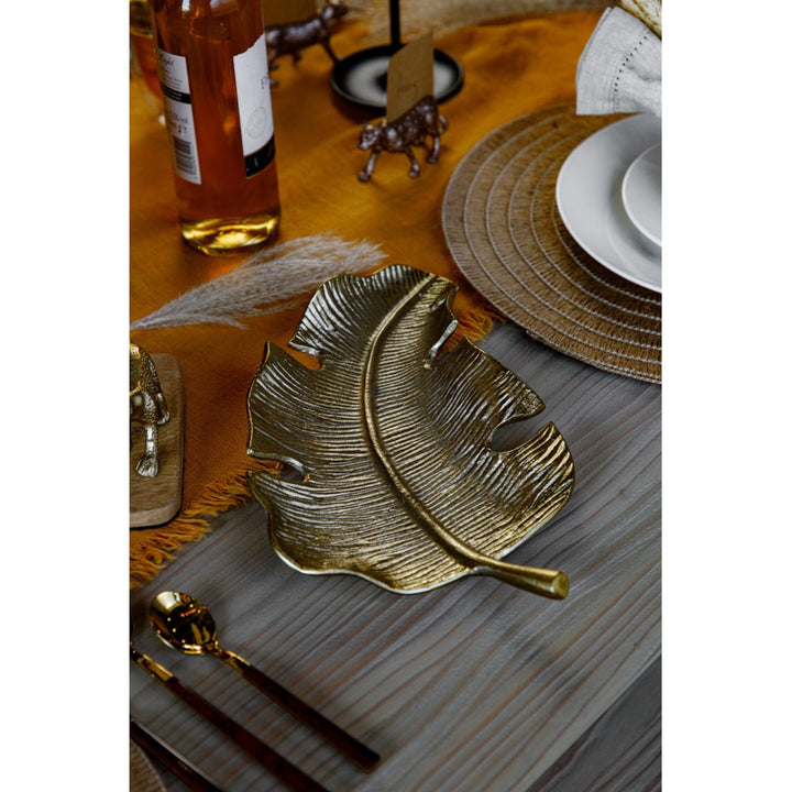Artesà Leaf-Shaped Serving Plate