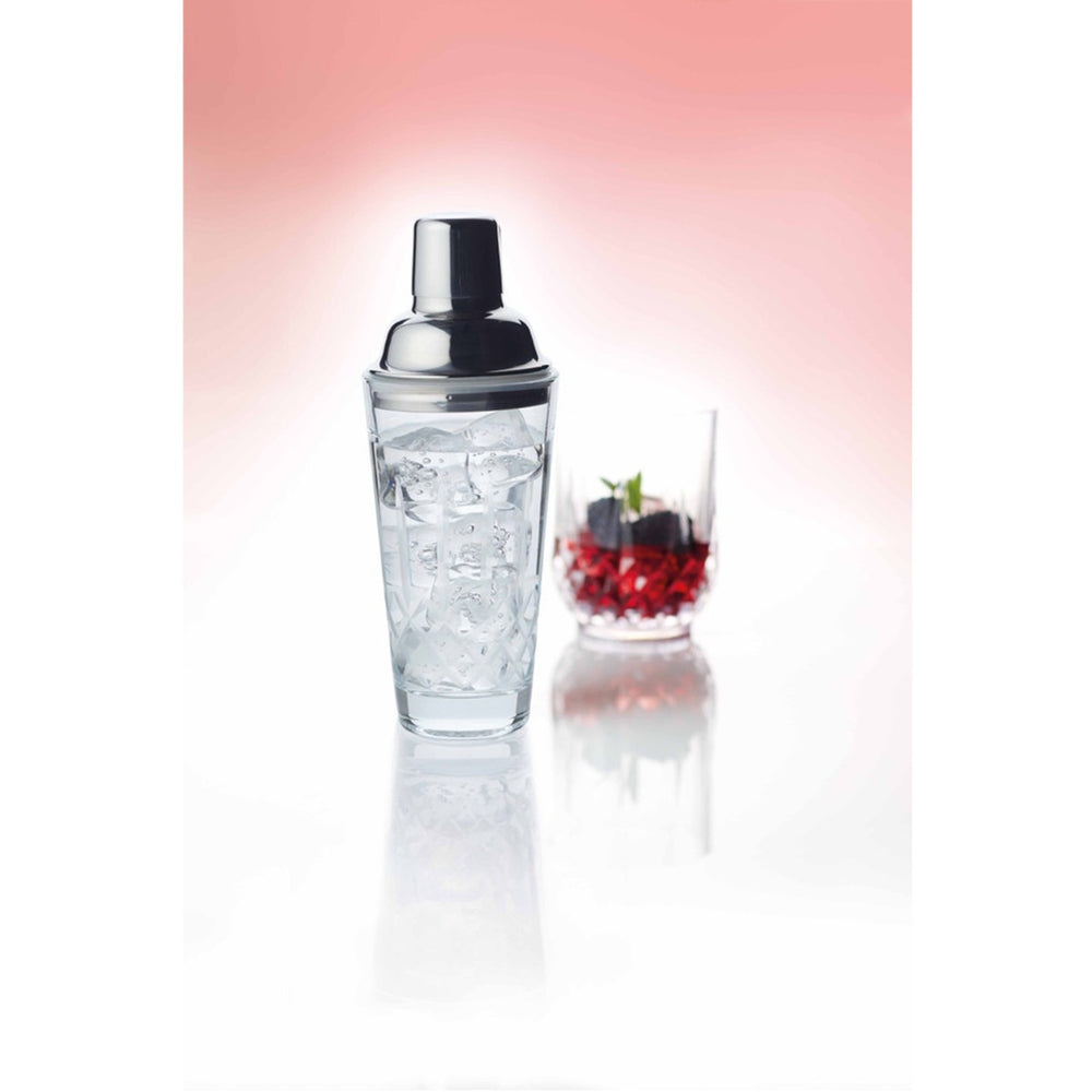  with a stainless steel lid and integral strainer.