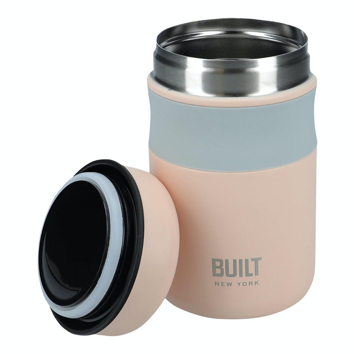 Metal food storage with insulated walls