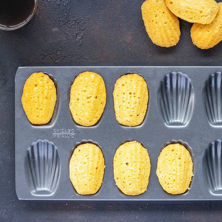 Chicago Metallic Madeleine Pan
