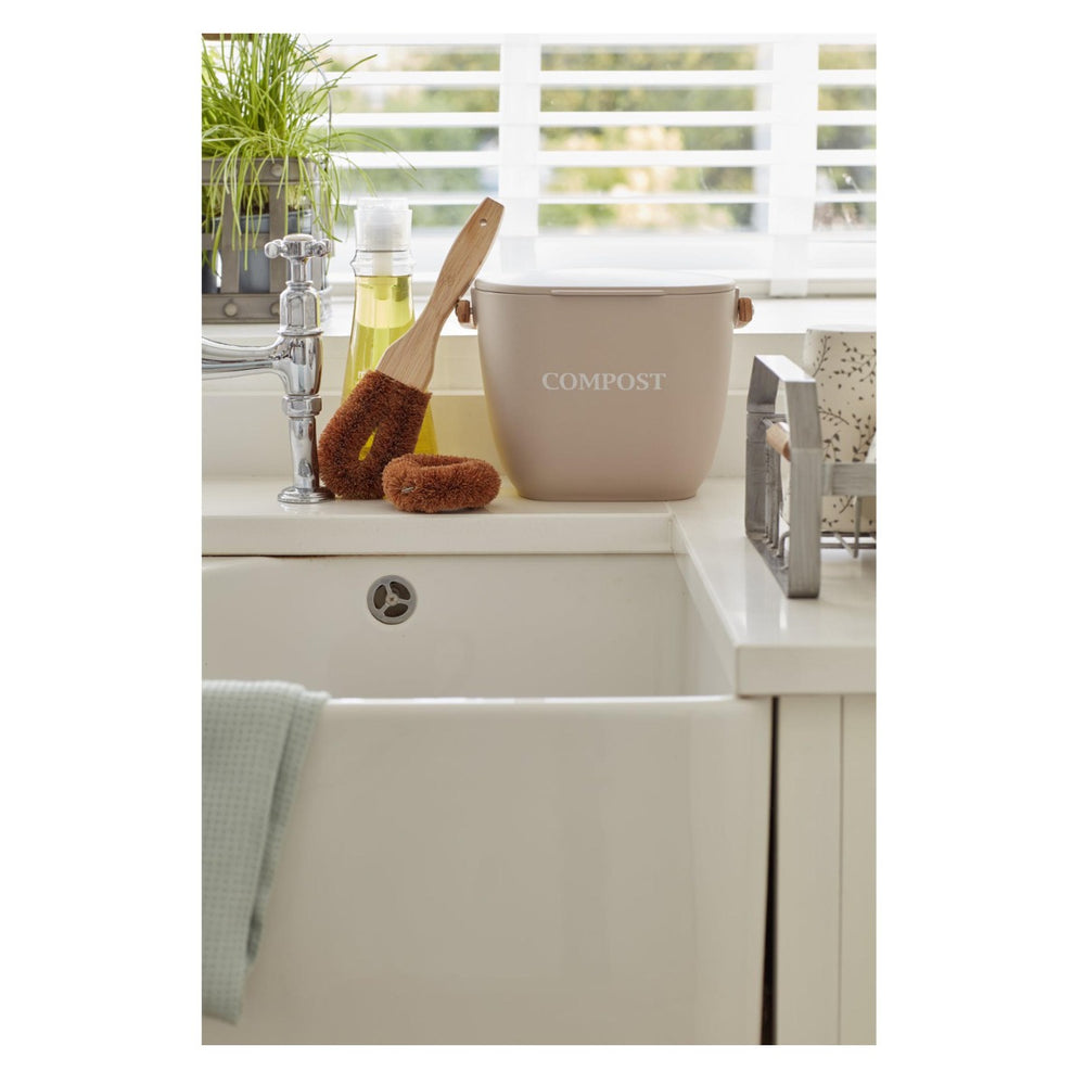 Coconut fibre scourer for dishwashing