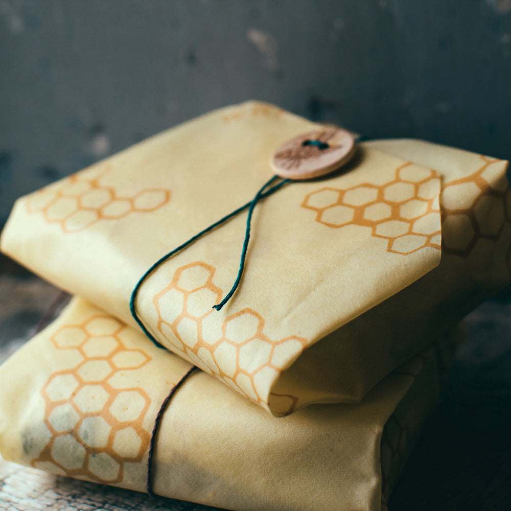 Eco-friendly sandwich wrap with button and string closure
