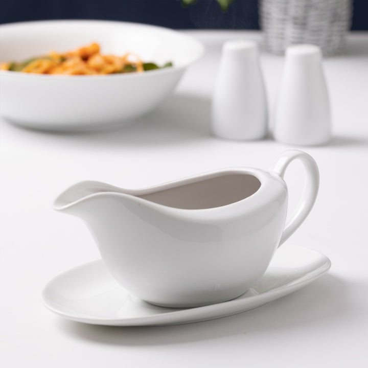gravy jug with plate for spills
