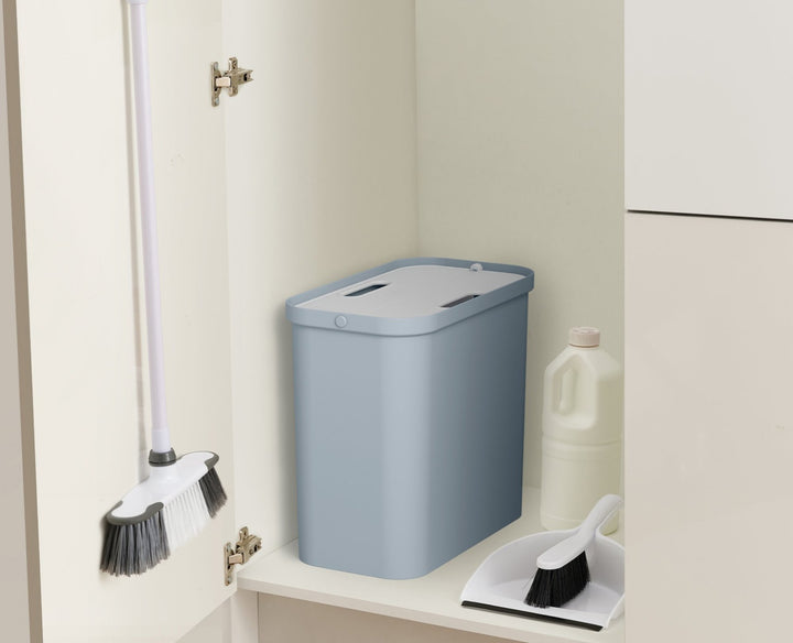 Compact waste bin for easy recycling