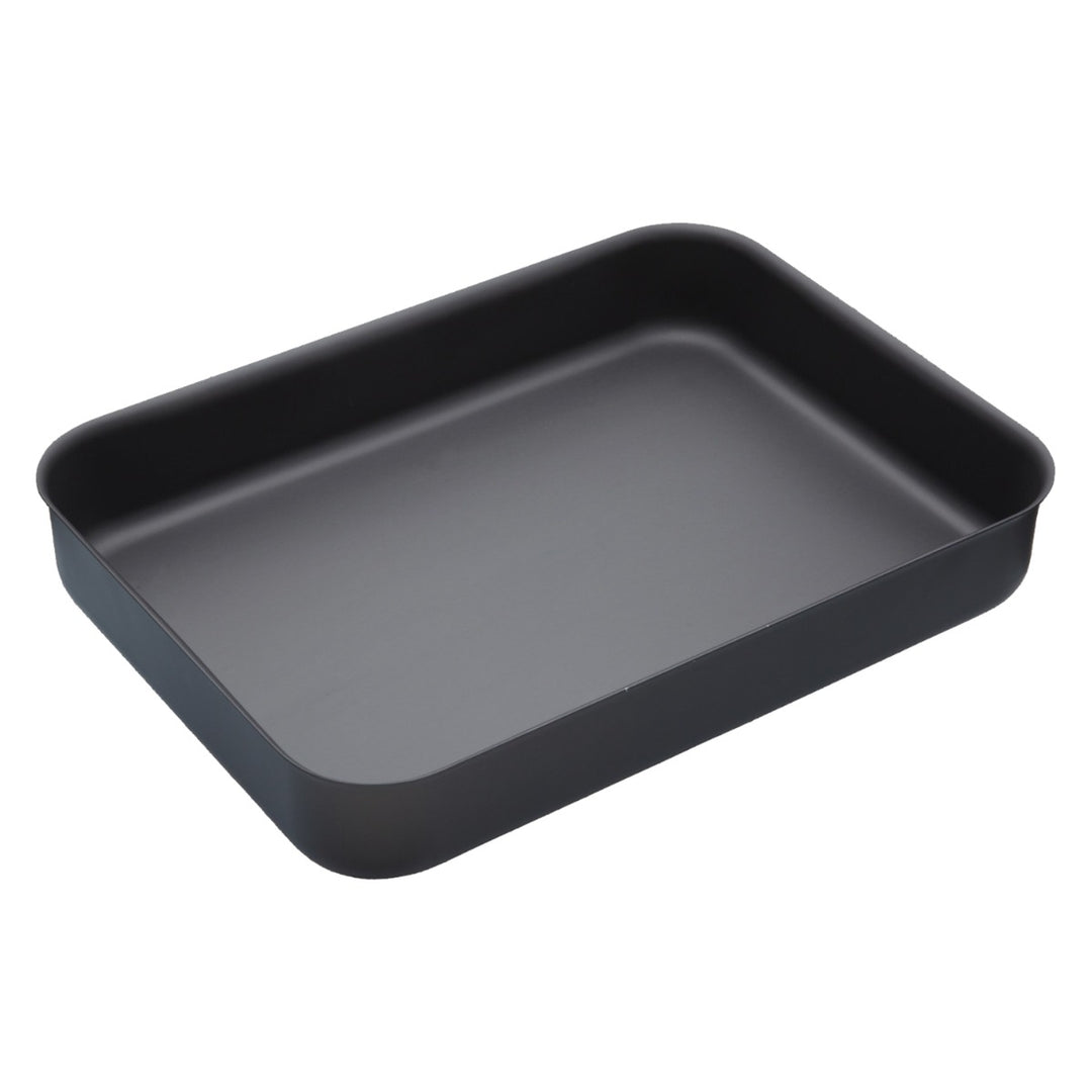 medium sized roasting pan made from anodised, extra tough metal