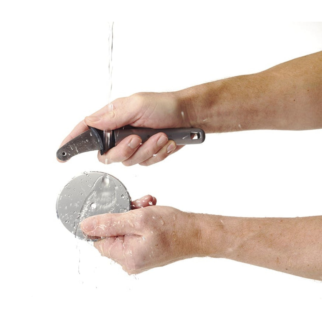 pizza cutter with removable blade for easy cleaning