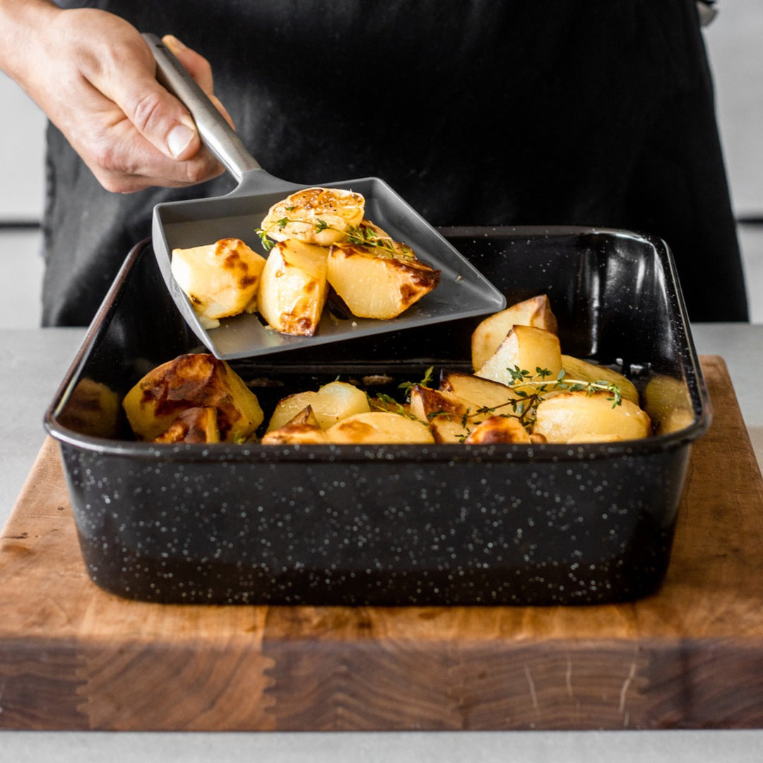 MasterClass Vitreous Enamel Roasting Pan