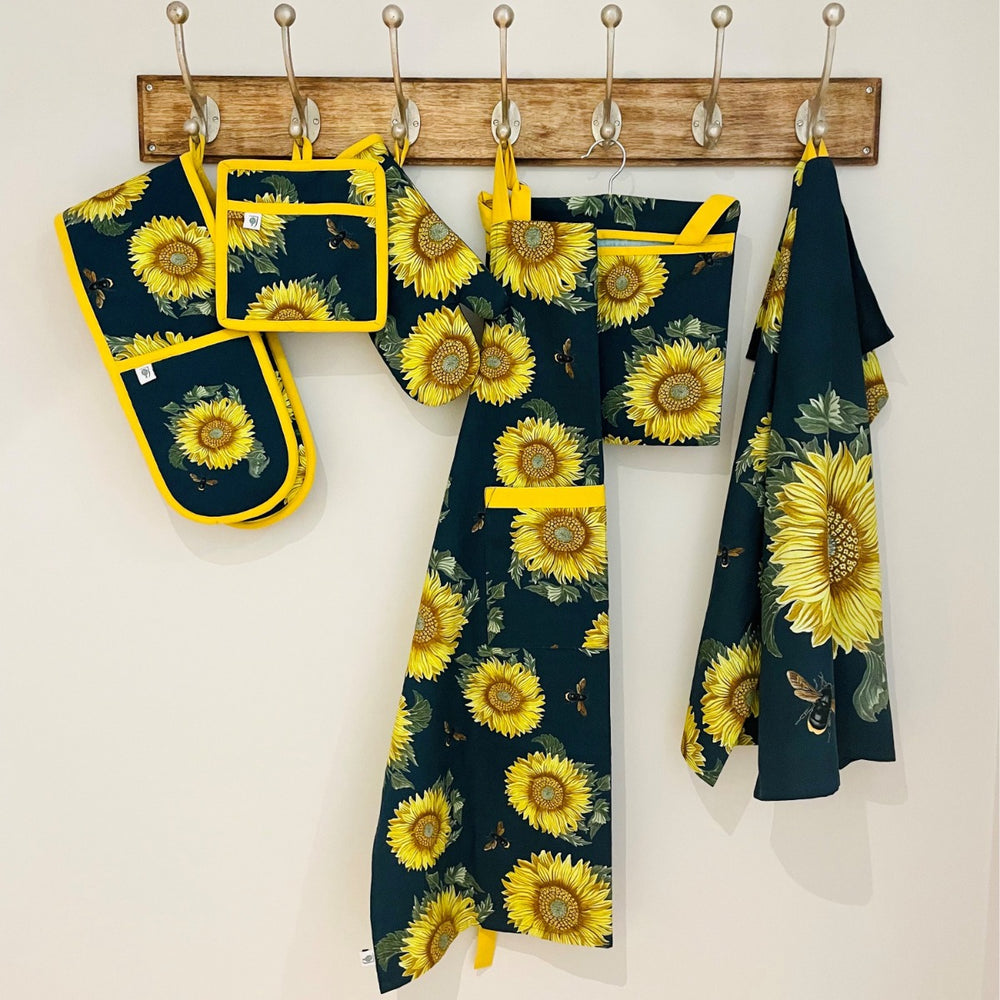  tea towels and double oven glove set