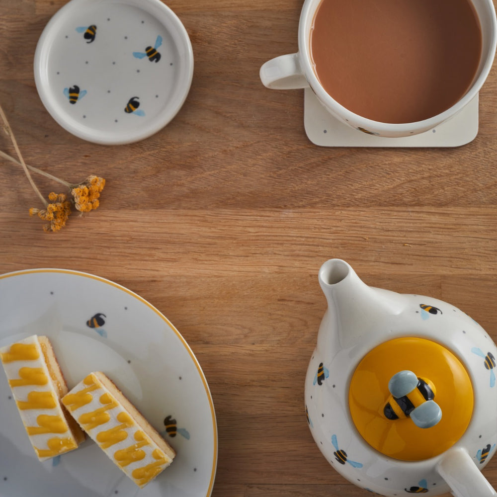  as well as a 3D bee lid handle