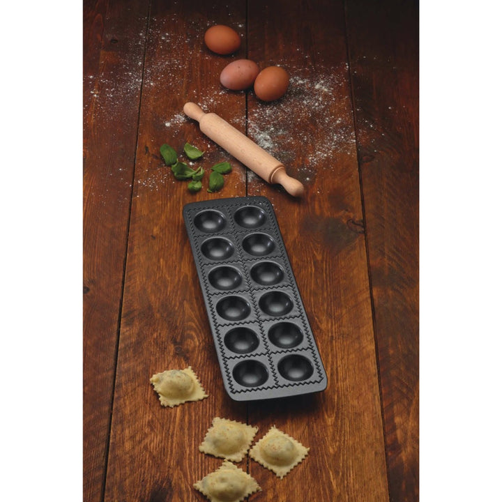 World Of Flavours Ravioli Tray & Rolling Pin