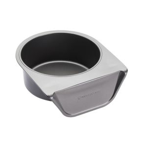 non-stick round cake tin with large lip for safe oven handling